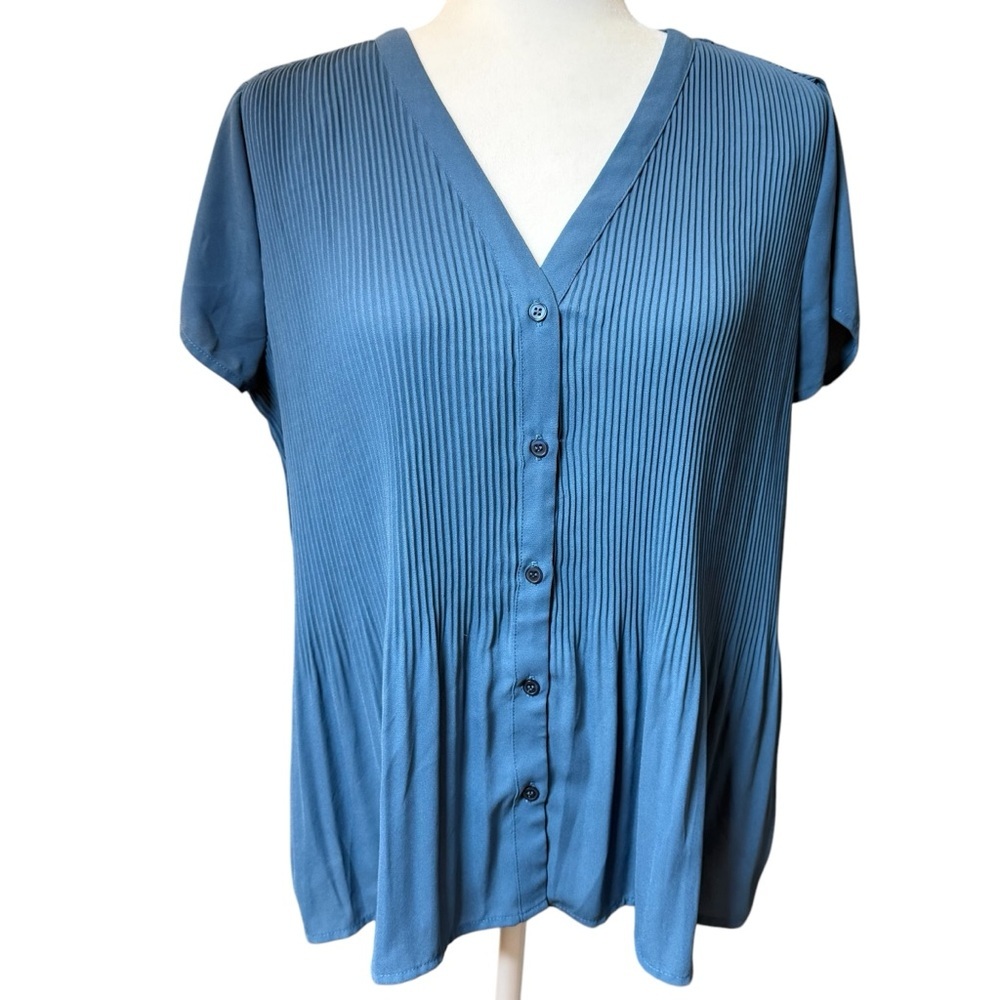 PLEIONE Pleated Tunic Top Blouse‎ Size Small Slate Blue Button Down Short Sleeve
